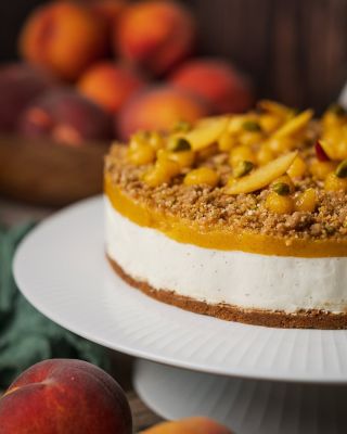 Heute haben wir für Sie ein Rezept für einen luxuriösen cremigen Käsekuchen mit weißer Schokolade, einer saftigen...