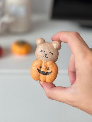 Kreieren Sie die niedlichsten Herbst- Makronen 🎃 Mit diesen Tipps schaffen Sie das auch👇 1️⃣ Teilen Sie den Teig in zwei...