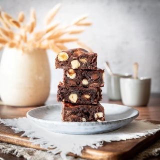 Rezept für Haselnuss-Brownies ohne Mehl und Butter. 💛 Laut der Autorin des Rezepts sind die Brownies köstlich, intensiv...