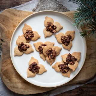 Ahorn-Pekannuss-Plätzchen 💛 Sie benötigen: - 300 g fein gemahlenes Vollkorn-Dinkelmehl (Pernerka) - 200 g Butter 🧈 - 80 g...