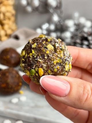 Rum-Pflaumen mit betrunkenen Sauerkirschen 🍒🍫 🧺 Sie benötigen: 🍪 100 g Kakaokränze (Schokoladenkekse) 🥃 3 Esslöffel...